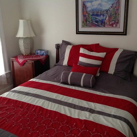 The Yellow House Bed & Breakfast Stanstead Plain Exterior foto