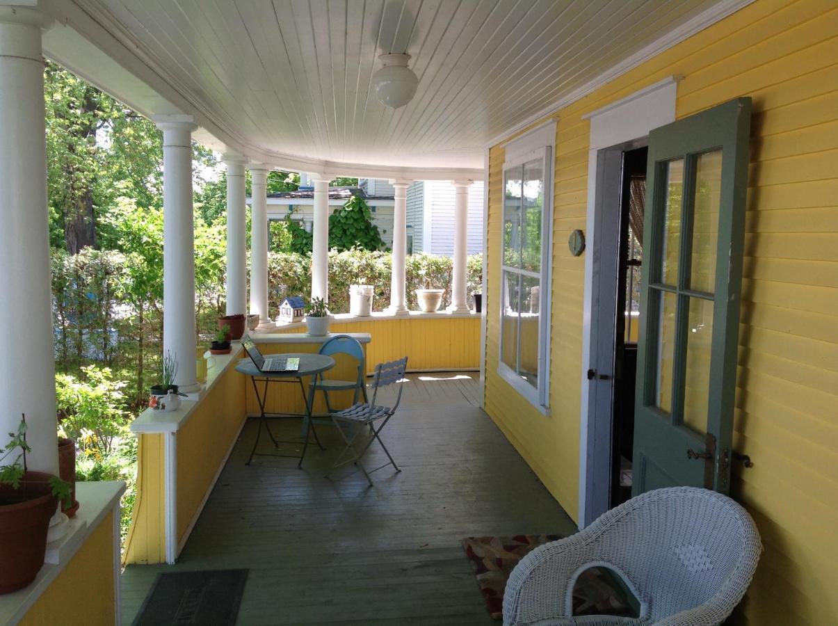 The Yellow House Bed & Breakfast Stanstead Plain Exterior foto