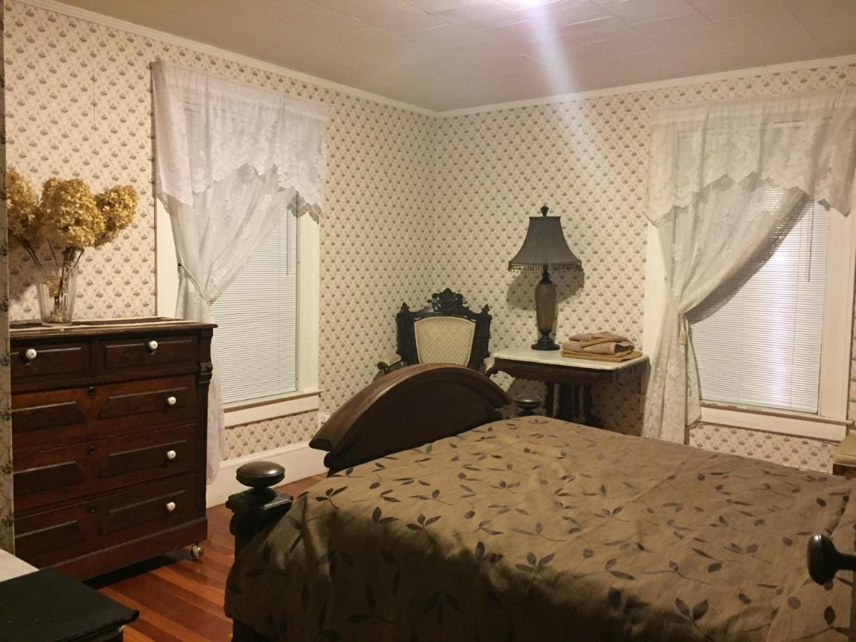 The Yellow House Bed & Breakfast Stanstead Plain Exterior foto